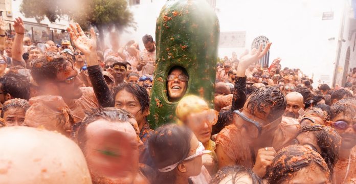 Heinz Launches Pickle Flavoured Ketchup by Sending a Human Pickle to the World’s Biggest Tomato Festival