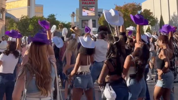 Flash Mob of 100 Dancers to Beyoncé's Song Lights Up the Vegas Strip